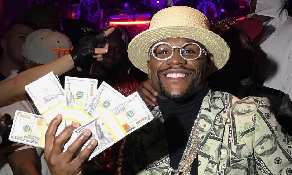 Billionaire Floyd Mayweather has his own money counter to help him