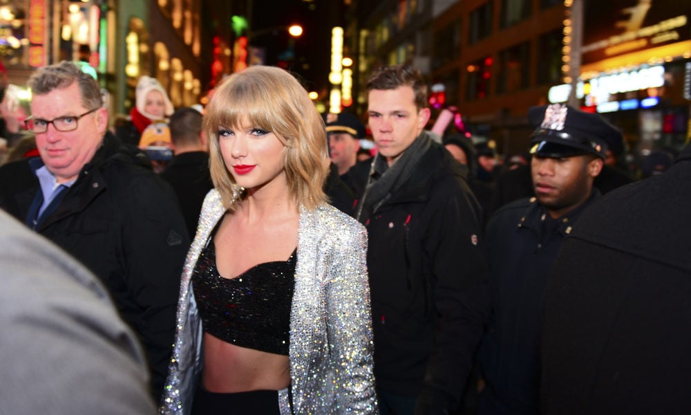Taylor Swift Announces 200 Million Dollar Deal with Republic Records